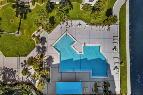 Copropriété à vendre à Pompano Beach, Floride: 2 chambres, 132.57 m2 № 1217390 - photo 1