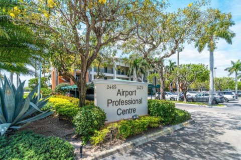 Propiedad comercial en venta en West Palm Beach, Florida № 1103120 - foto 5