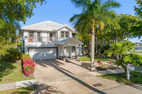 Casa en venta en Cutler Bay, Florida, 5 dormitorios, 392.33 m2 № 1103119 - foto 1