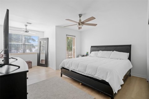Casa en venta en Cutler Bay, Florida, 5 dormitorios, 392.33 m2 № 1103119 - foto 28