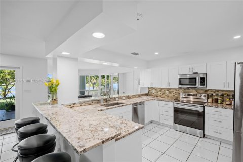Casa en venta en Cutler Bay, Florida, 5 dormitorios, 392.33 m2 № 1103119 - foto 14