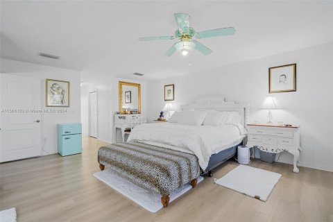 Casa en venta en Cutler Bay, Florida, 5 dormitorios, 392.33 m2 № 1103119 - foto 20