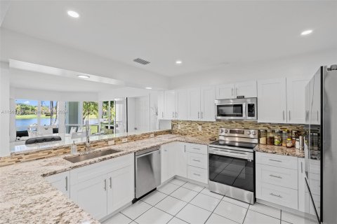 Villa ou maison à vendre à Cutler Bay, Floride: 5 chambres, 392.33 m2 № 1103119 - photo 15