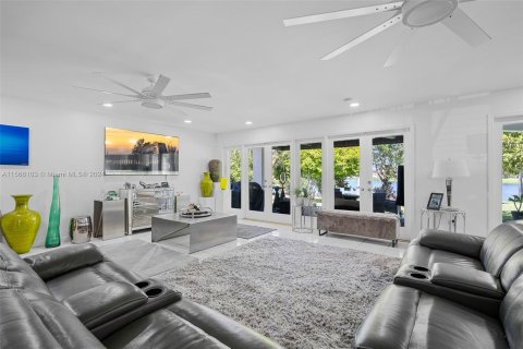 Casa en venta en Cutler Bay, Florida, 5 dormitorios, 392.33 m2 № 1103119 - foto 12