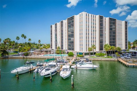 Condo in Treasure Island, Florida, 2 bedrooms  № 1352711 - photo 7