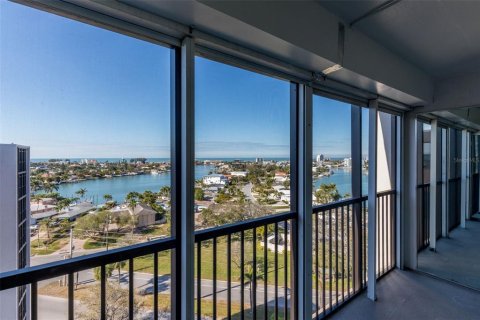 Condo in Treasure Island, Florida, 2 bedrooms  № 1352711 - photo 16