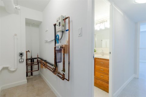 Condo in Treasure Island, Florida, 2 bedrooms  № 1352711 - photo 28