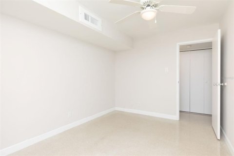 Condo in Treasure Island, Florida, 2 bedrooms  № 1352711 - photo 21