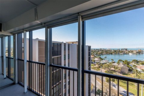 Condo in Treasure Island, Florida, 2 bedrooms  № 1352711 - photo 15