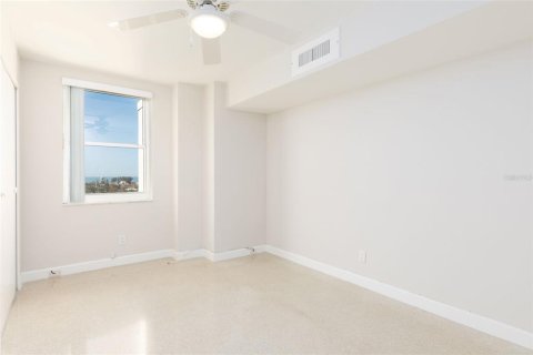 Condo in Treasure Island, Florida, 2 bedrooms  № 1352711 - photo 19