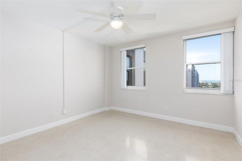 Condo in Treasure Island, Florida, 2 bedrooms  № 1352711 - photo 23