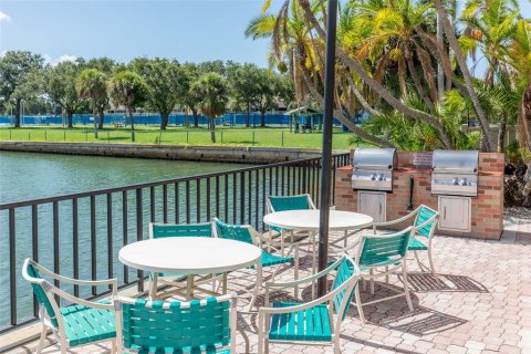 Condo in Treasure Island, Florida, 2 bedrooms  № 1352711 - photo 6