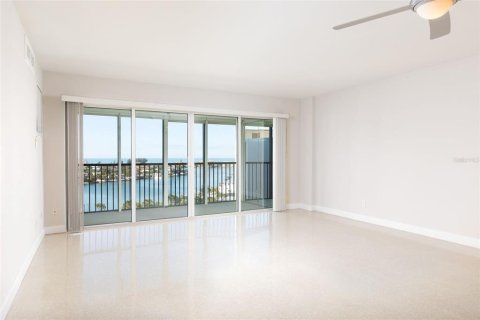 Condo in Treasure Island, Florida, 2 bedrooms  № 1352711 - photo 13