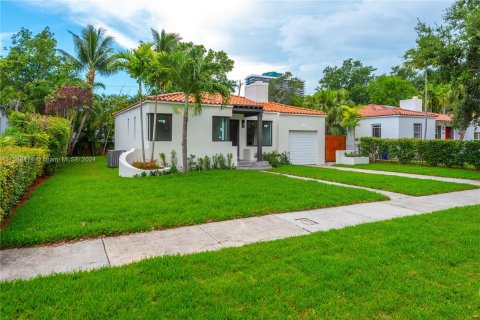 House in Miami, Florida 3 bedrooms, 141.21 sq.m. № 1177901 - photo 21