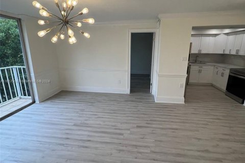 Copropriété à vendre à Miami, Floride: 2 chambres, 83.52 m2 № 1358465 - photo 8