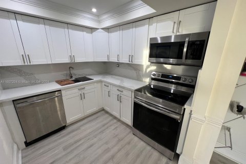 Condo in Miami, Florida, 2 bedrooms  № 1358465 - photo 3