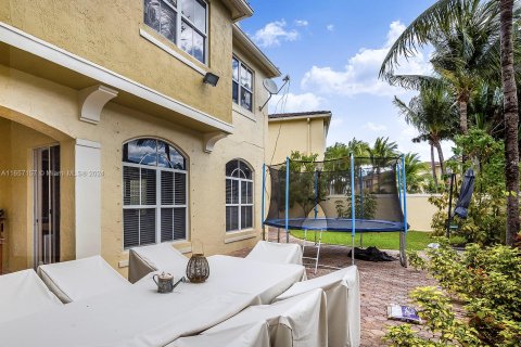 Villa ou maison à louer à Aventura, Floride: 5 chambres, 257.34 m2 № 1358464 - photo 8