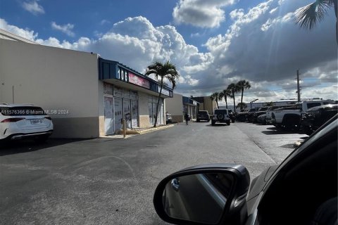 Commercial property in Miami, Florida № 1142026 - photo 2