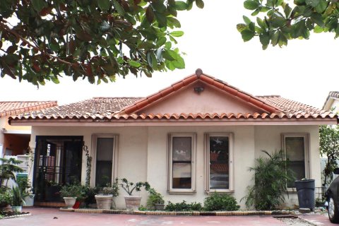 Casa en venta en Hialeah Gardens, Florida, 3 dormitorios, 129.88 m2 № 1142070 - foto 1