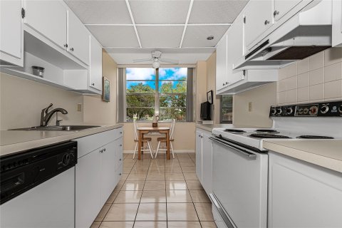 Copropriété à vendre à Pembroke Pines, Floride: 2 chambres, 117.06 m2 № 1160870 - photo 12