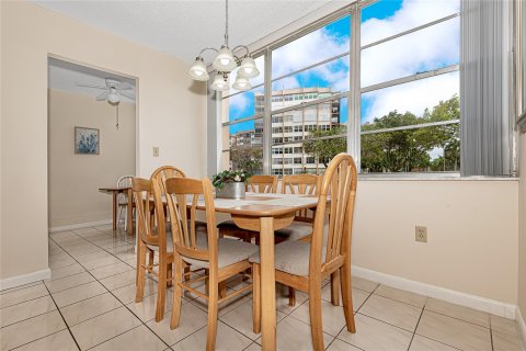 Copropriété à vendre à Pembroke Pines, Floride: 2 chambres, 117.06 m2 № 1160870 - photo 21