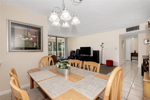 Copropriété à vendre à Pembroke Pines, Floride: 2 chambres, 117.06 m2 № 1160870 - photo 13