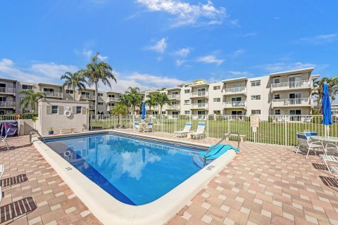 Condominio en venta en Lantana, Florida, 2 dormitorios, 83.52 m2 № 1160854 - foto 4