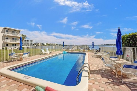 Condominio en venta en Lantana, Florida, 2 dormitorios, 83.52 m2 № 1160854 - foto 3