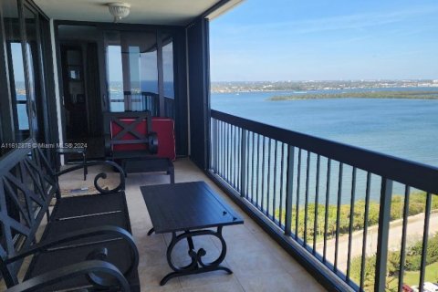 Condominio en venta en Riviera Beach, Florida, 2 dormitorios, 119.94 m2 № 1234738 - foto 3