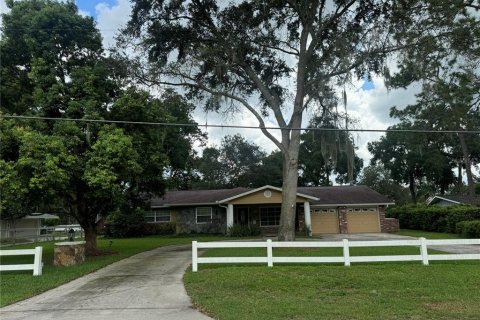 House in Ocala, Florida 3 bedrooms, 228.26 sq.m. № 1349858 - photo 1