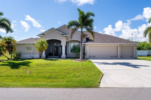 House in Port Charlotte, Florida 3 bedrooms, 209.87 sq.m. № 1382193 - photo 1