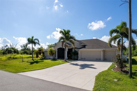 House in Port Charlotte, Florida 3 bedrooms, 209.87 sq.m. № 1382193 - photo 16