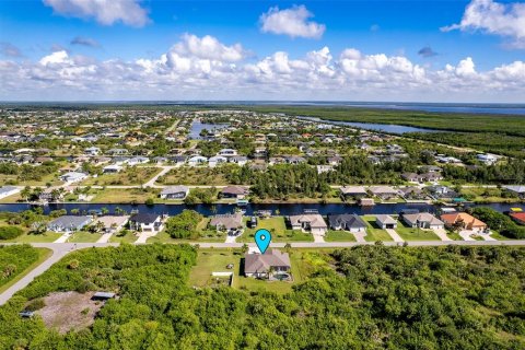 House in Port Charlotte, Florida 3 bedrooms, 209.87 sq.m. № 1382193 - photo 6