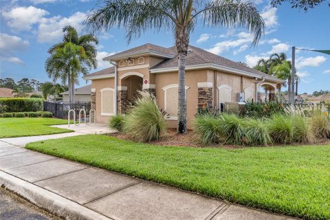 Villa ou maison à vendre à Palm Bay, Floride: 3 chambres, 155.7 m2 № 1382221 - photo 2