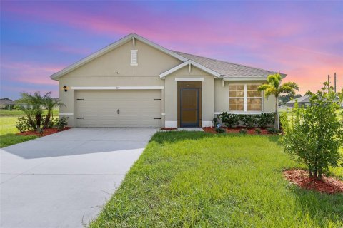 House in Palm Bay, Florida 3 bedrooms, 155.7 sq.m. № 1382221 - photo 1