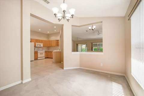 Condo in Sun City Center, Florida, 2 bedrooms  № 1382219 - photo 16