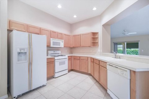 Condo in Sun City Center, Florida, 2 bedrooms  № 1382219 - photo 12