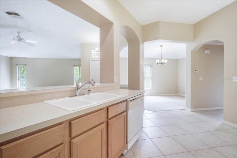 Condo in Sun City Center, Florida, 2 bedrooms  № 1382219 - photo 13