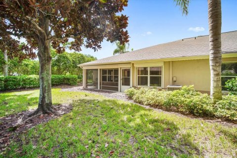 Condo in Sun City Center, Florida, 2 bedrooms  № 1382219 - photo 19