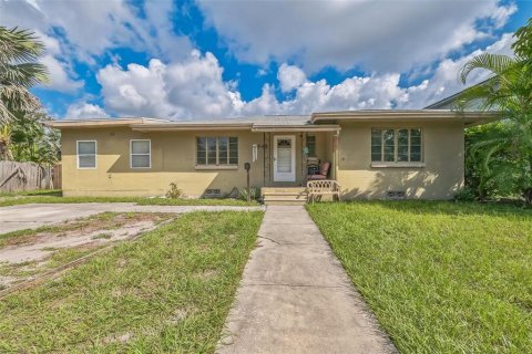 Casa en venta en Saint Petersburg, Florida, 3 dormitorios, 134.52 m2 № 1382220 - foto 1