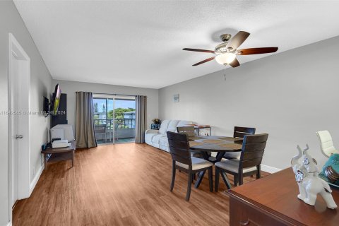 Condominio en venta en Hollywood, Florida, 1 dormitorio, 69.12 m2 № 1328703 - foto 13