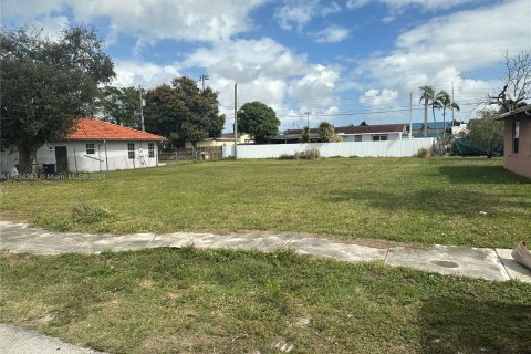 Terrain à vendre à Miami Gardens, Floride № 1013575 - photo 2