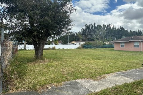 Terreno en venta en Miami Gardens, Florida № 1013575 - foto 4