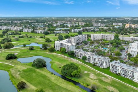 Condo in Pompano Beach, Florida, 1 bedroom  № 1080667 - photo 4