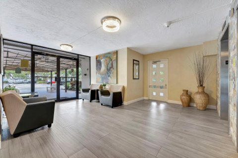 Condominio en venta en Pompano Beach, Florida, 1 dormitorio, 89.19 m2 № 1080667 - foto 15