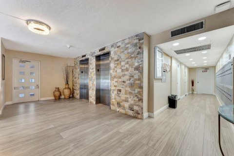 Condo in Pompano Beach, Florida, 1 bedroom  № 1080667 - photo 17