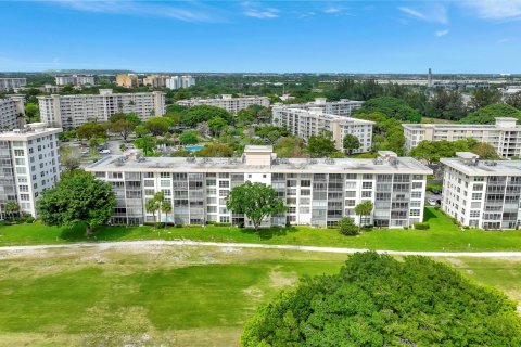 Copropriété à vendre à Pompano Beach, Floride: 1 chambre, 89.19 m2 № 1080667 - photo 3