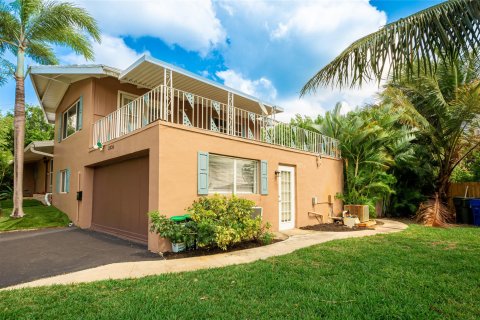 House in Fort Lauderdale, Florida 5 bedrooms, 244.24 sq.m. № 1080617 - photo 25