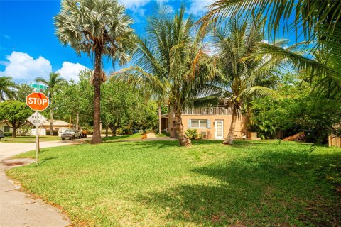 House in Fort Lauderdale, Florida 5 bedrooms, 244.24 sq.m. № 1080617 - photo 28