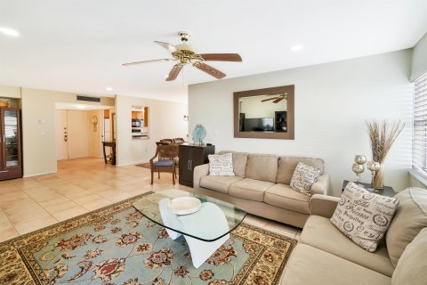 Condo in South Palm Beach, Florida, 3 bedrooms  № 1189885 - photo 21